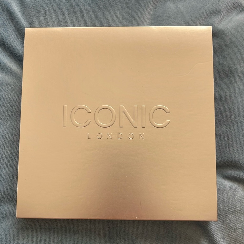 Iconic London Day To Slay Eyeshadow Palette